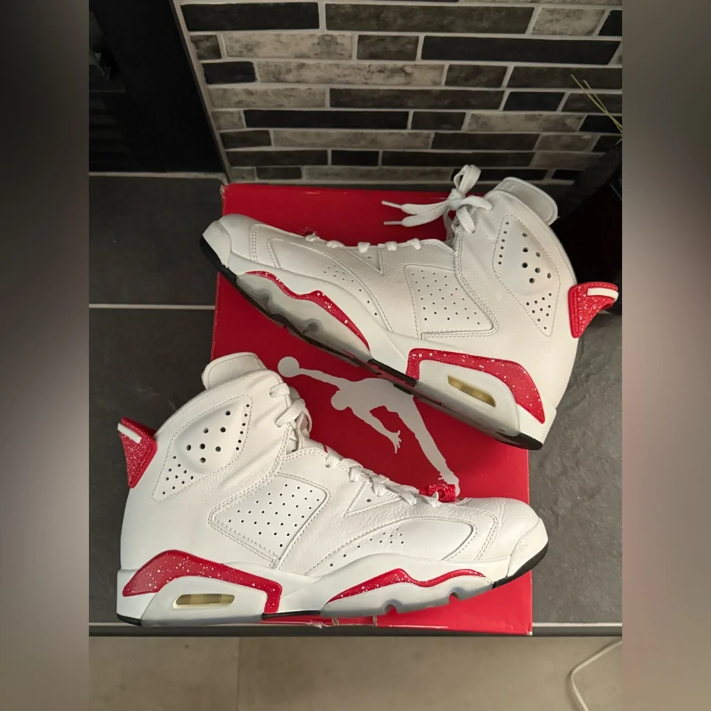 10 Air Jordan Retro White and Red High-Top Basketball Sneakers - Picture 6 of 7